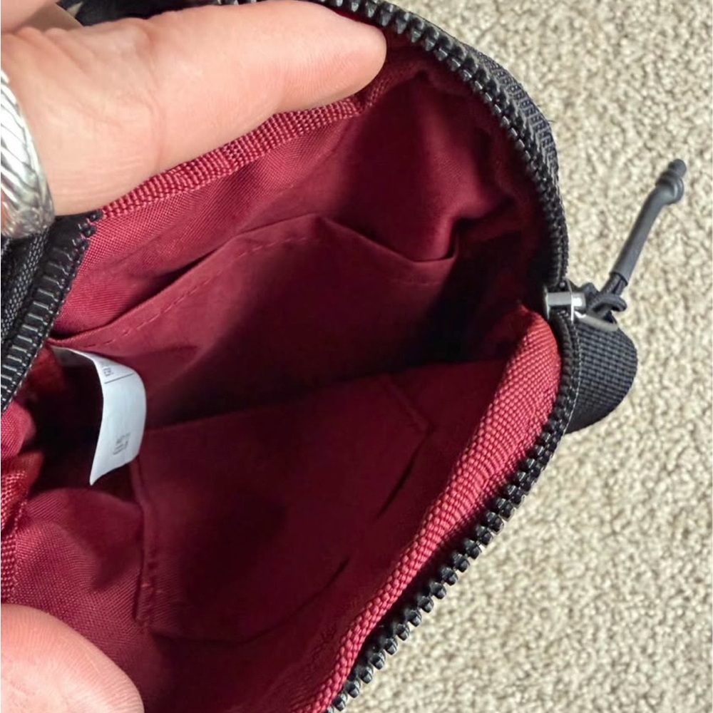 Nike Black Heritage Crossbody Bag - Picture 4 of 4